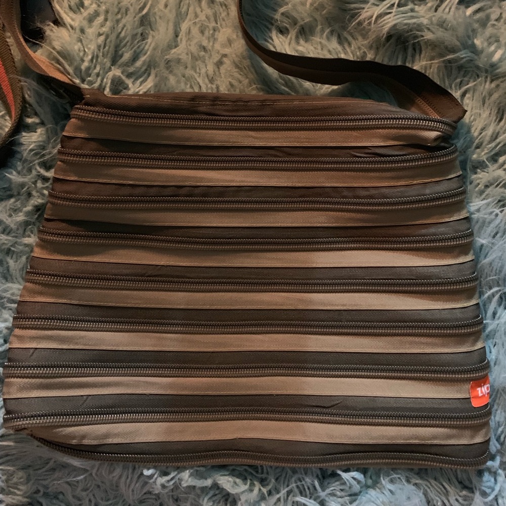 Stylish, creative, zippers crossbody 👜❤️👍🏼